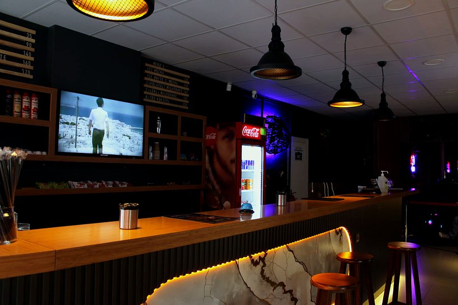 Mekânın iç görünümü, bar ve dinlenme alanı